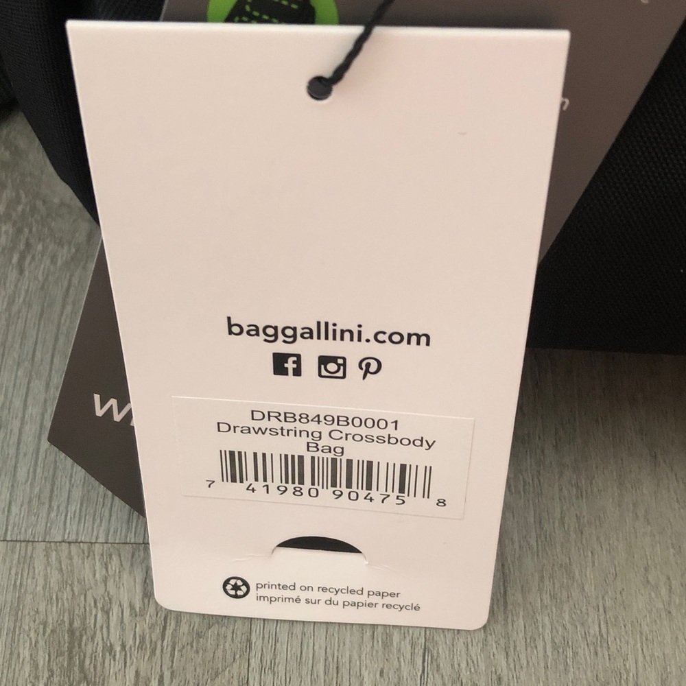 baggallini Modern Everywhere Nylon Black Drawstring Crossbody Bucket Bag NWT - Picture 3 of 16